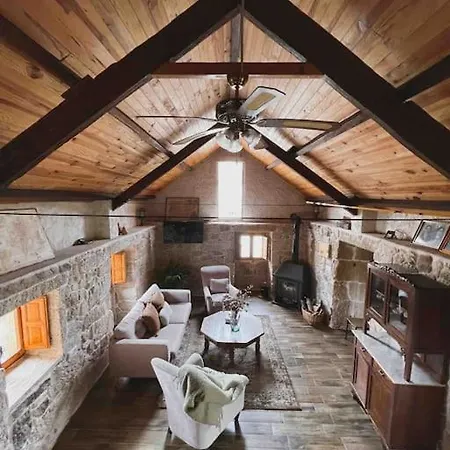 Gospodarstwo wiejskie Casa Rural Familiar Con Vistas Al Rio En Galicia Santa María