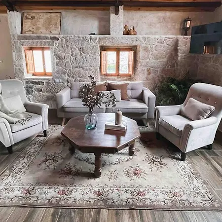 Gospodarstwo wiejskie Casa Rural Familiar Con Vistas Al Rio En Galicia Santa María